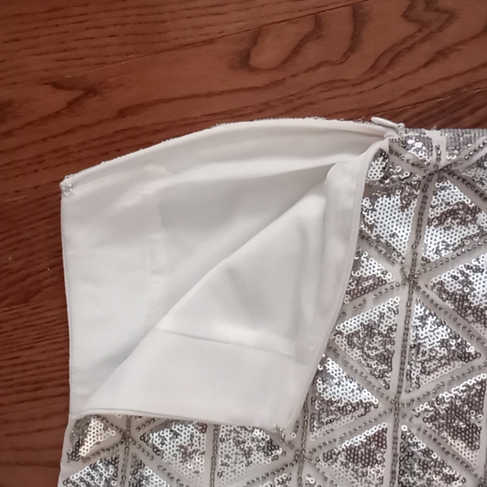 H&M Cream with Silver Sequins Beaded triangle pattern - Picture 4 of 4